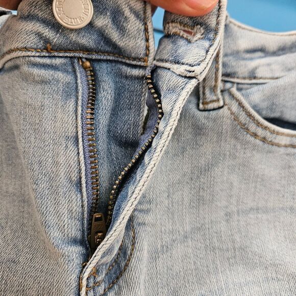 Judy Blue Brittany Mid-Rise Destroyed Boyfriend Jeans - Picture 6 of 11